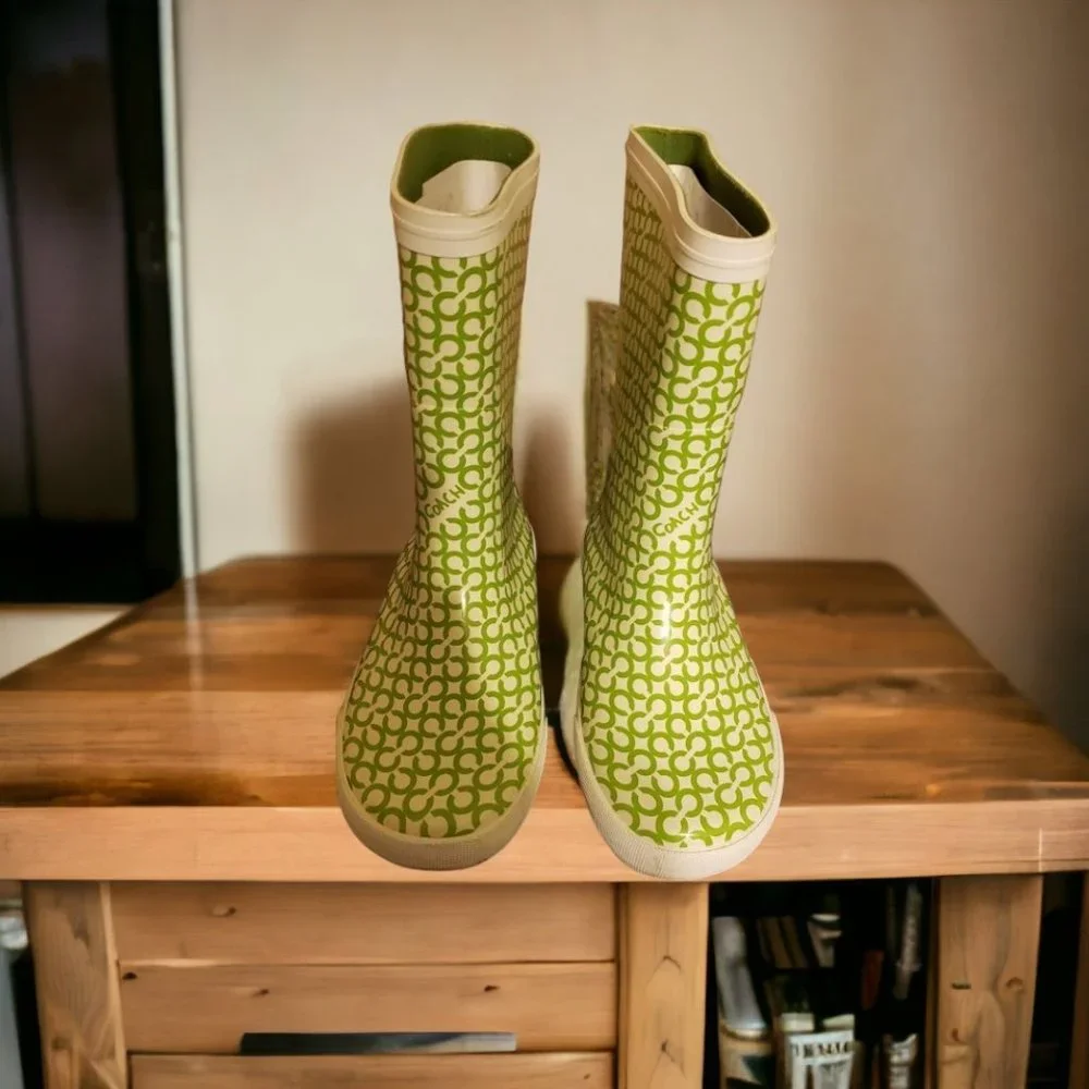 Coach - Picture 4 of 5